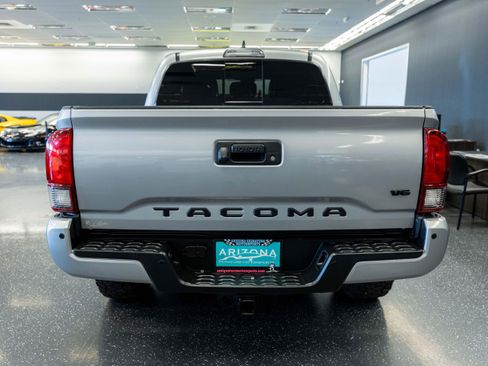 Used 2019 Toyota Tacoma TRD Off-Road AWD/4WD image 7