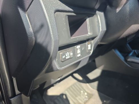 Used 2016 Toyota Tacoma TRD Sport image 41