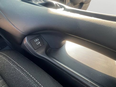 Used 2027 Honda HR-V LX image 19