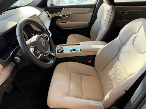 New 2026 Volvo XC90 B5 Plus w/ Protection Package Premier image 11