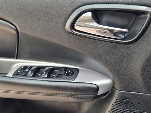 Used 2020 Dodge Journey SE image 29