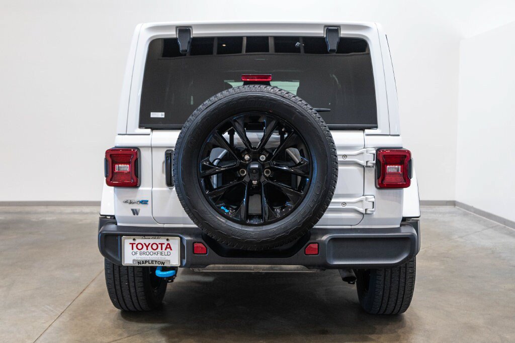 Used 2022 Jeep Wrangler Unlimited Sahara w/ Cold Weather Group AWD/4WD image 9