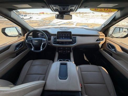 Used 2024 Chevrolet Suburban Premier image 28