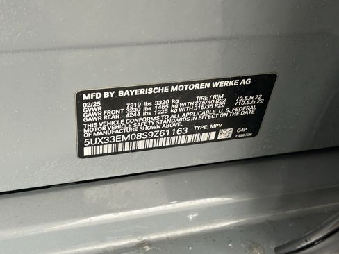 Used 2025 BMW X7 M60i w/ Executive Package image 32