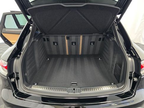New 2025 Porsche Macan image 12