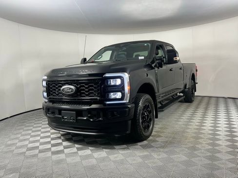 Used 2025 Ford F350 Lariat w/ Black Appearance Package image 10