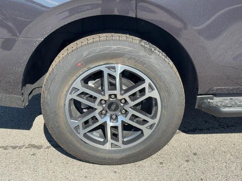 New 2025 Ford Expedition Active image 4