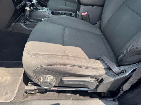 Used 2018 Jeep Wrangler Sport AWD/4WD image 11
