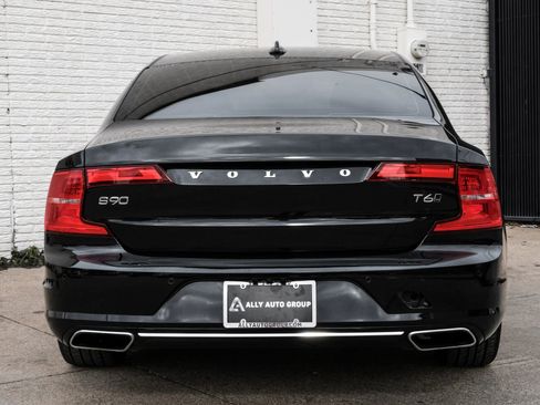 Used 2017 Volvo S90 T6 Momentum w/ Vision Package image 9