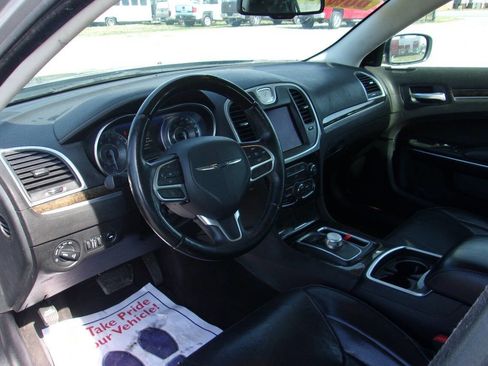 Used 2017 Chrysler 300 C w/ Harman/Kardon Audio Group image 10