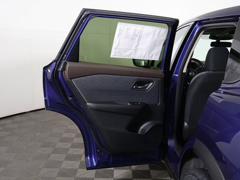 Used 2023 Nissan Rogue SV image 18
