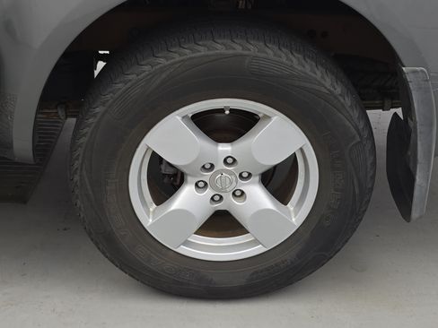 Used 2005 Nissan Frontier LE w/ (X01) Leather Pkg RWD image 30