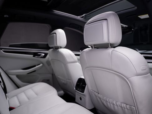 Used 2022 Porsche Macan S image 70