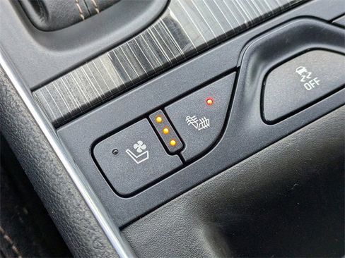 Used 2016 Chevrolet Impala LTZ w/ Enhanced Convenience Package image 25