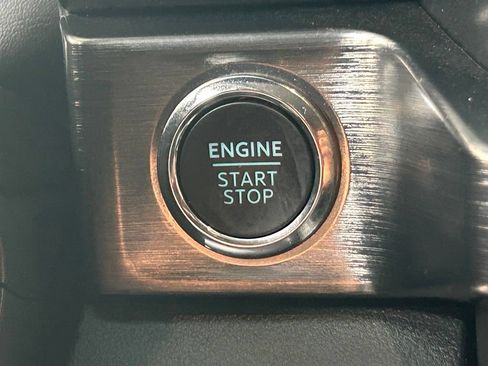 Used 2025 Ford F350 Lariat w/ Lariat Ultimate Package AWD/4WD image 43