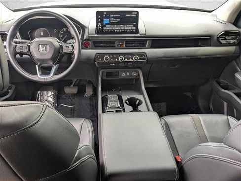 Used 2025 Honda Pilot EX-L image 16