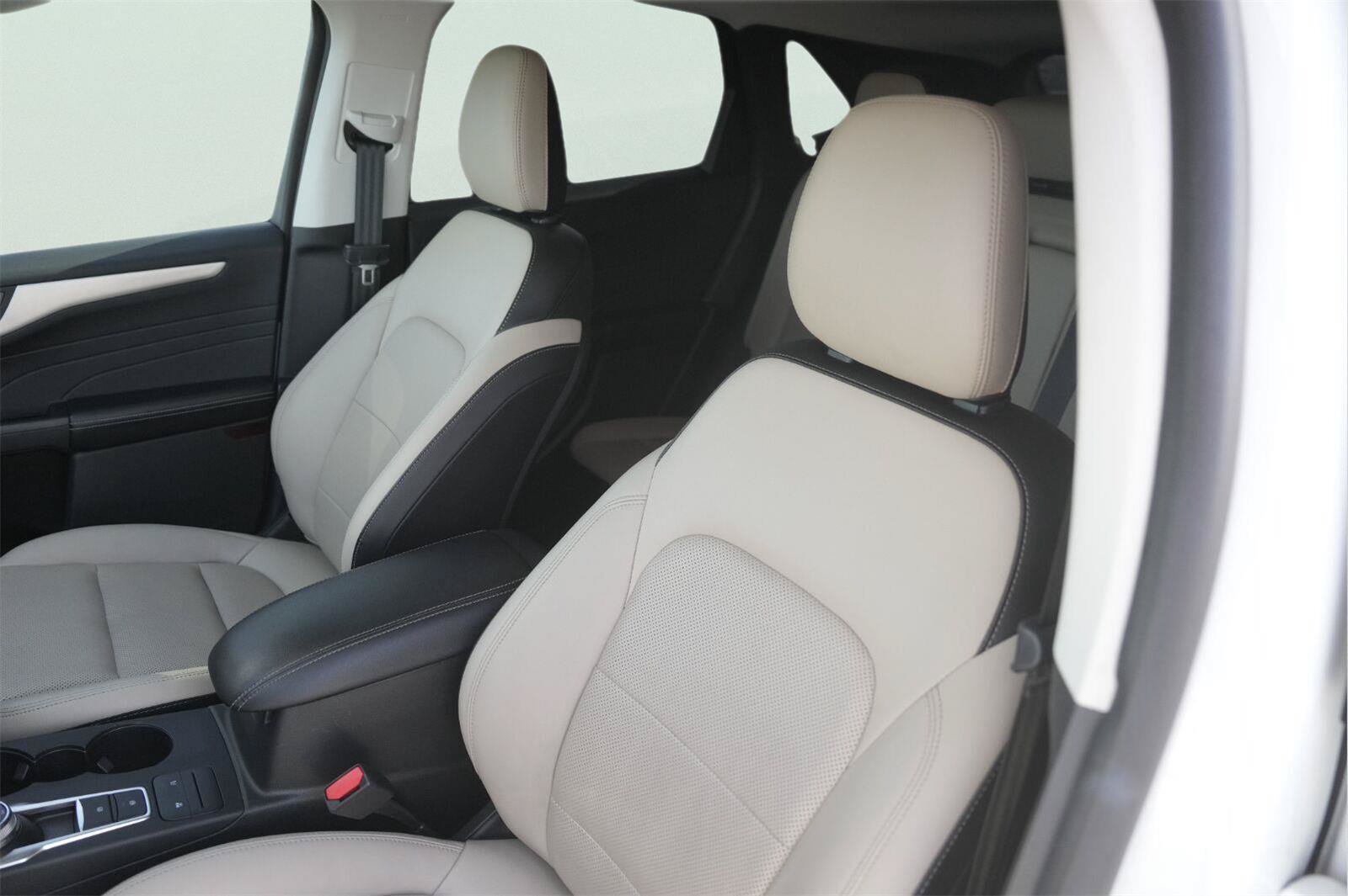 Used 2022 Ford Escape SEL w/ Technology Package FWD image 10