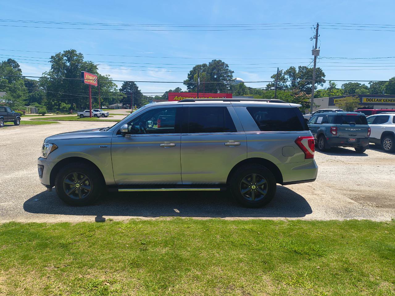 Used 2020 Ford Expedition XLT w/ Equipment Group 202A AWD/4WD image 5