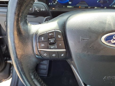 Used 2020 Ford Escape Titanium image 18