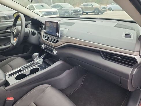 Used 2024 Nissan Altima 2.5 SV image 15