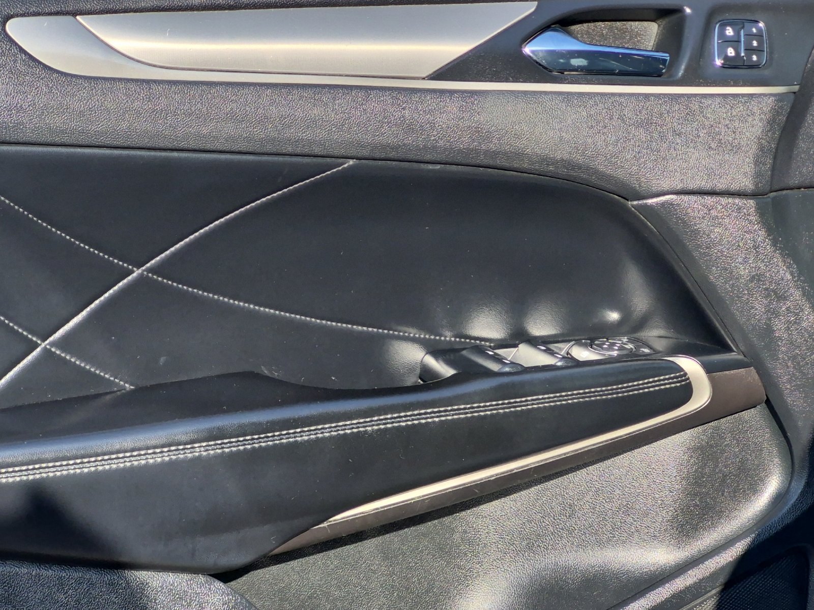 Used 2016 Lincoln MKC Premiere FWD image 10