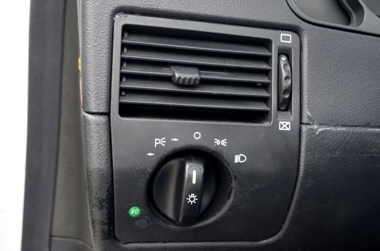 Used 2005 Chrysler Crossfire Limited RWD image 25