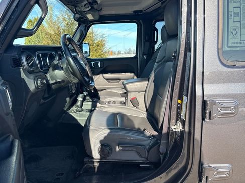 Used 2022 Jeep Gladiator Sport image 12