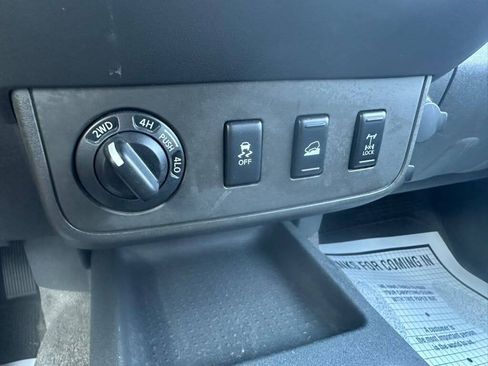 Used 2013 Nissan Xterra PRO-4X w/ Pro-4x Leather Pkg AWD/4WD image 19