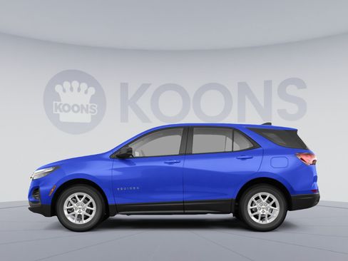Used 2024 Chevrolet Equinox LS w/ LPO, Floor Liner Package FWD image 2