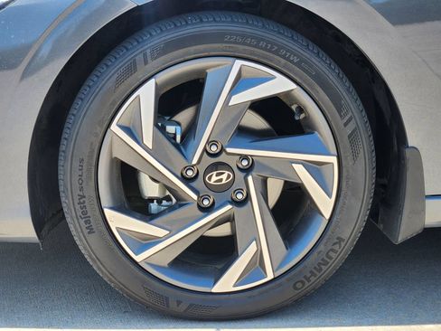 Used 2024 Hyundai Elantra SEL w/ Convenience Package FWD image 9