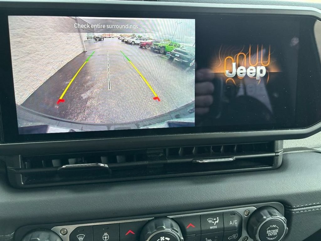 Used 2026 Jeep Wrangler Unlimited Sahara AWD/4WD image 24