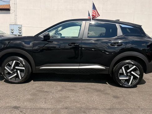 Used 2025 Nissan Kicks SV FWD image 10