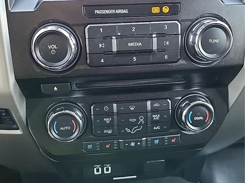 Used 2017 Ford F250 Lariat w/ Lariat Ultimate Package AWD/4WD image 25