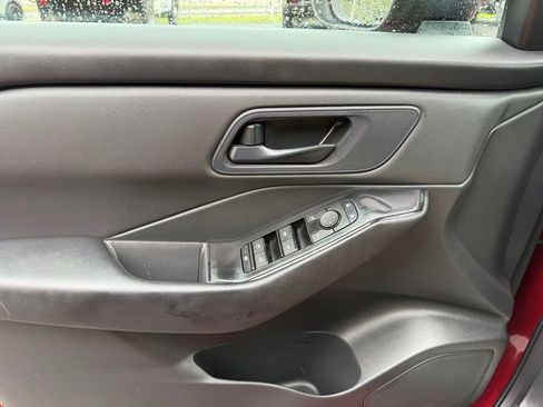 Used 2025 Nissan Rogue S AWD/4WD image 32