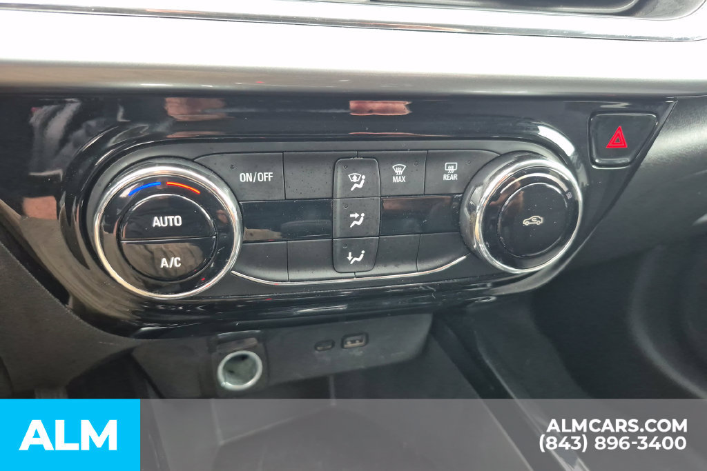 Used 2025 Chevrolet Trax LT FWD image 27