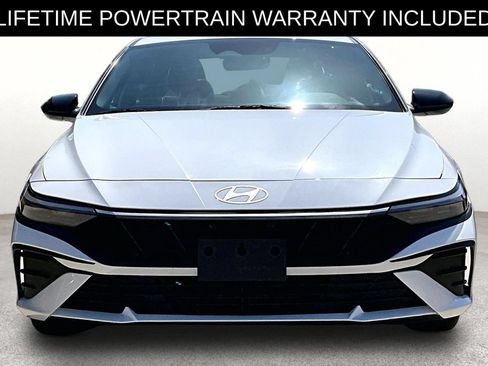 Used 2025 Hyundai Elantra Sport FWD image 4