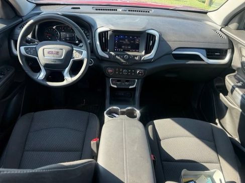 Used 2024 GMC Terrain SLE w/ Driver Convenience Package FWD image 10