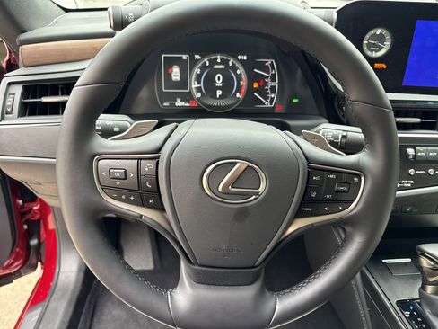 Used 2025 Lexus ES 350 w/ Premium Package FWD image 18