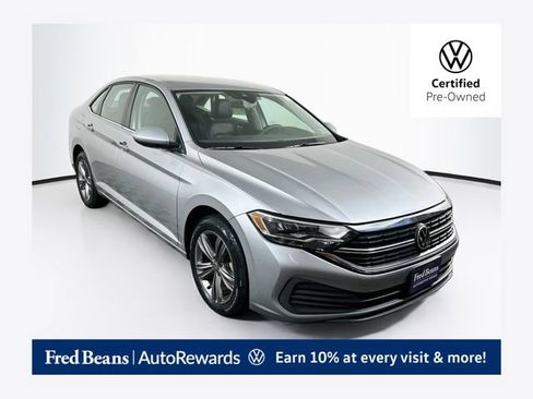 Certified 2023 Volkswagen Jetta SE FWD image 1