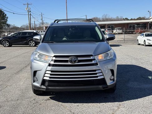 Used 2018 Toyota Highlander XLE image 4