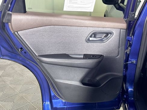 Used 2022 Nissan Rogue SV AWD/4WD image 18