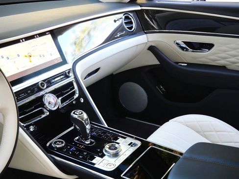 Used 2024 Bentley Flying Spur W12 AWD/4WD image 21