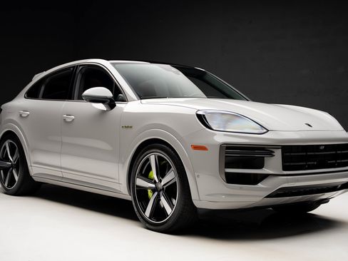 Used 2025 Porsche Cayenne Turbo image 86