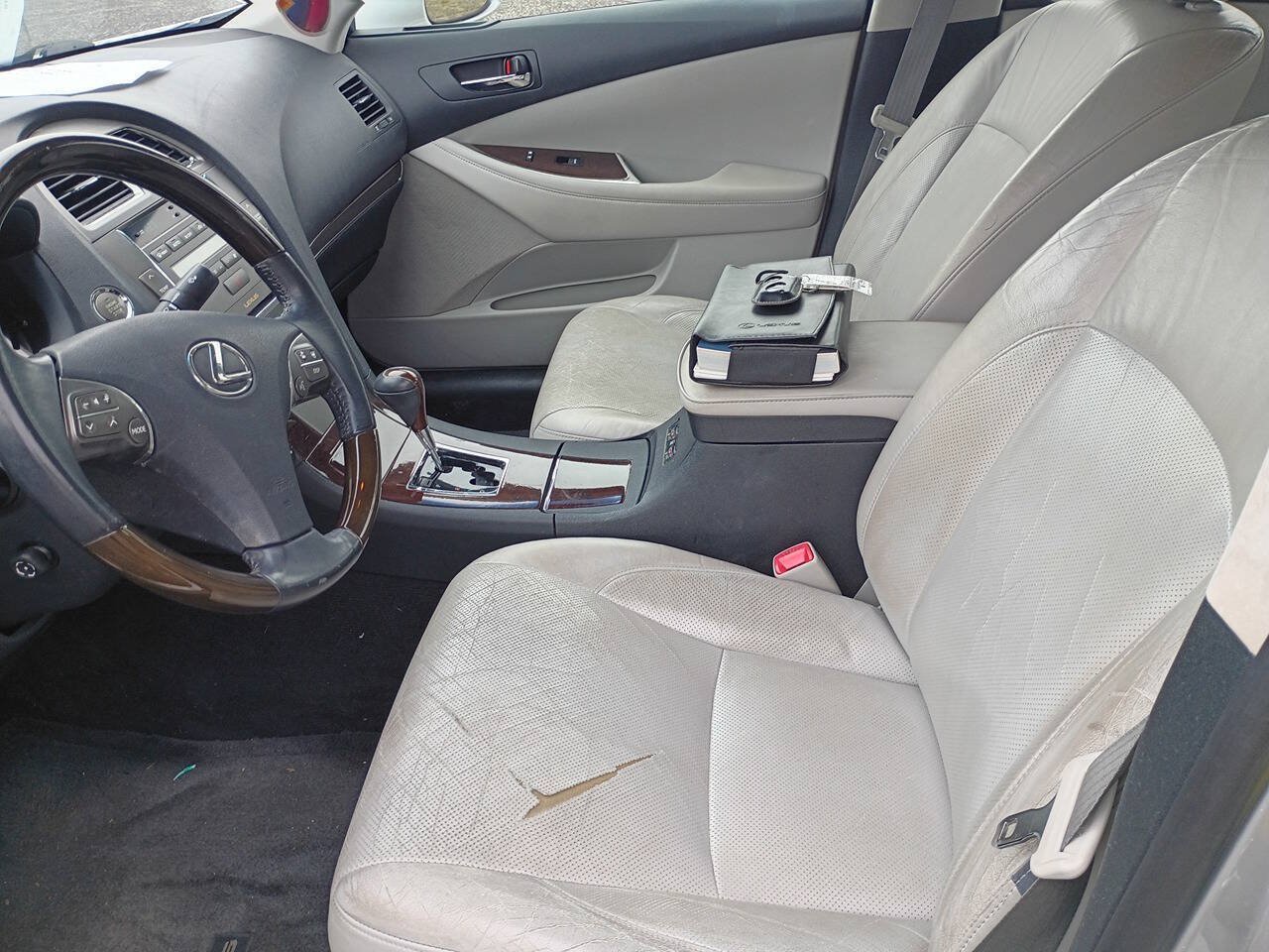 Used 2010 Lexus ES 350 w/ Preferred Accessory Package FWD image 16