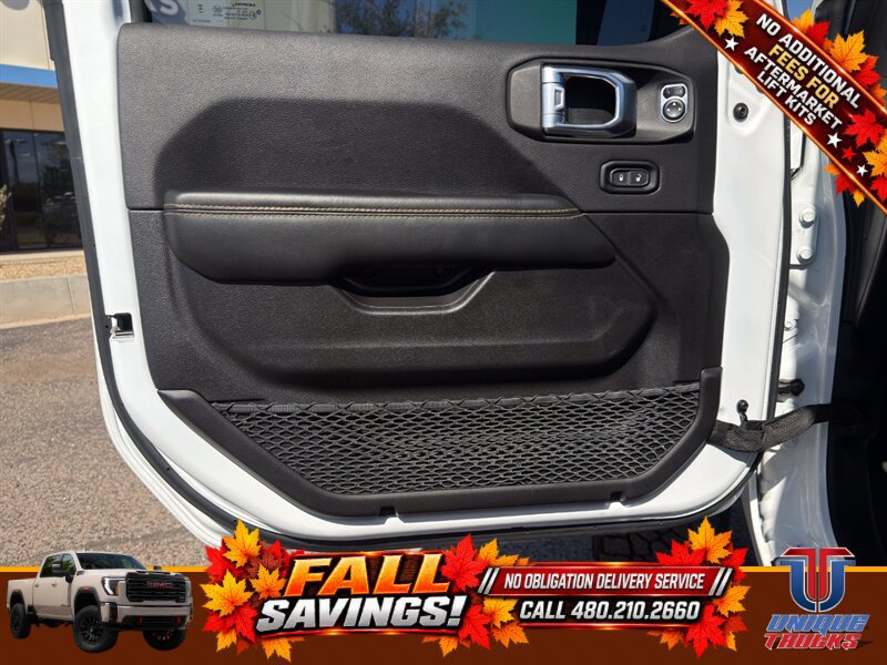 Used 2024 Jeep Wrangler Unlimited Sahara w/ Technology Group AWD/4WD image 18
