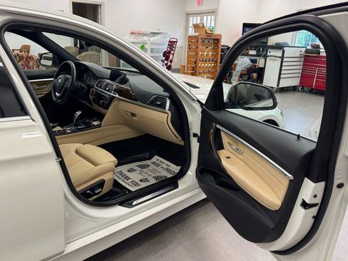 Used 2017 BMW 330i xDrive Sedan AWD/4WD image 15
