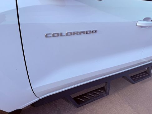 Used 2024 Chevrolet Colorado LT w/ LT Convenience Package II image 2