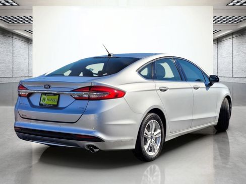 Used 2018 Ford Fusion SE w/ Fusion SE Technology Package image 7