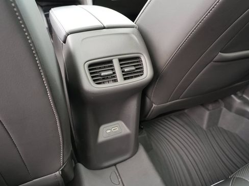 Used 2022 Buick Envision Essence w/ Technology Package I AWD/4WD image 28
