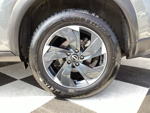Used 2025 Nissan Rogue SV AWD/4WD image 9